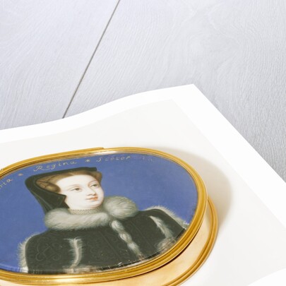 Gold oval snuff box by Unknown
