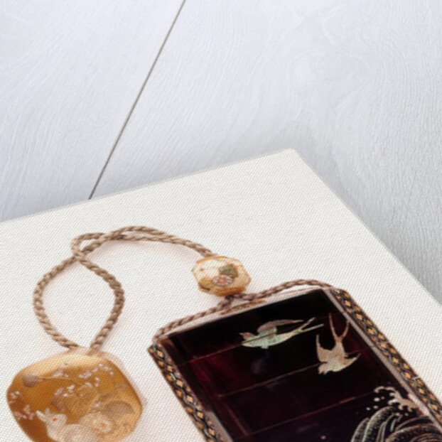 Inro depicting birds in flight over the sea by Shibayama