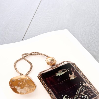 Inro depicting birds in flight over the sea by Shibayama
