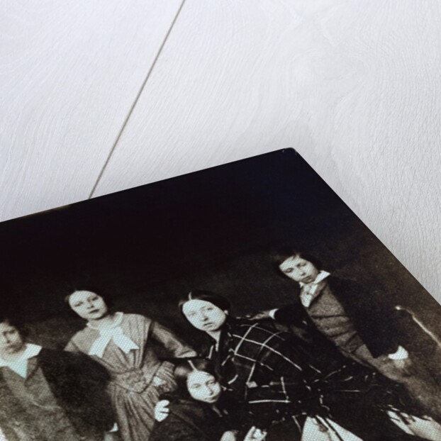 Prince of Wales, Princess Royal, Princess Alice, Queen Victoria and Prince Alfred by Roger Fenton
