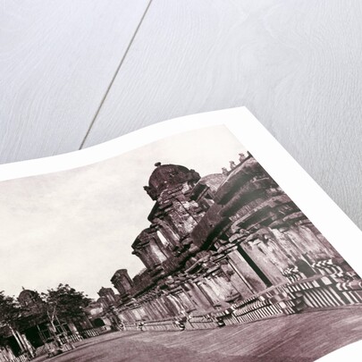 Arcade on the inner side of the wall surrounding the Great Pagoda by Captain Linnaeus Tripe