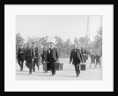 Contestants arriving from railway station by Andrew Pitcairn-Knowles