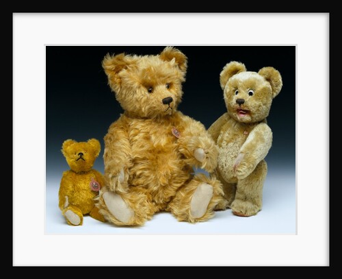 Three teddy bears by Shuco