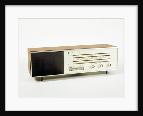 The Cambridge Radio Model 1108 by Robin Day
