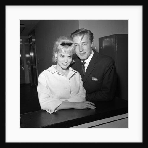 Wendy Richards and Mike Sarne by Harry Hammond