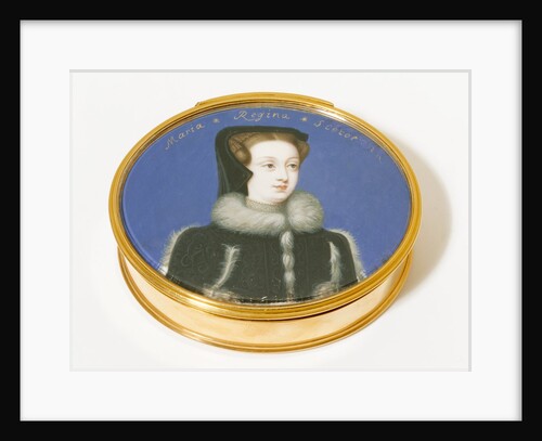 Gold oval snuff box by Unknown