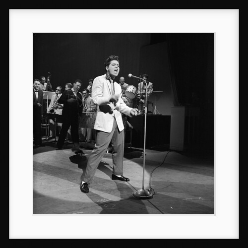 Cliff Richard performing by Harry Hammond
