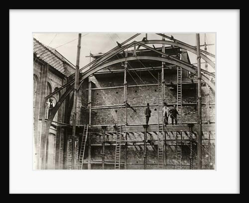 Building the South Court of the South Kensington Museum by Unknown