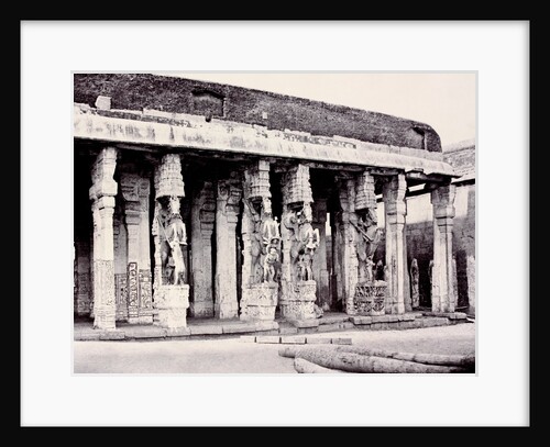 Part of the Front of the Sashanarayana Mundapum by Captain Linnaeus Tripe