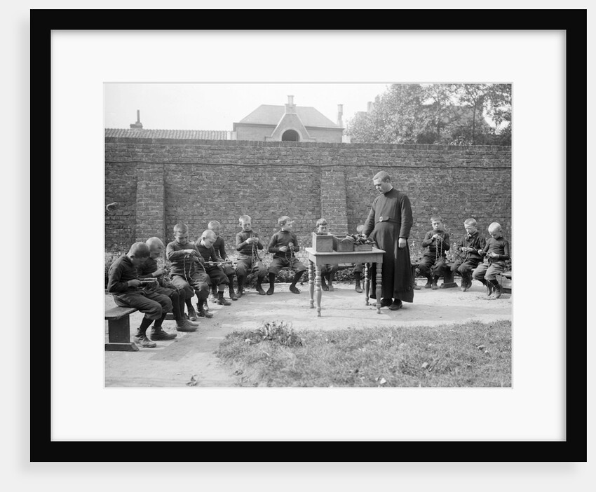 A Lesson in Rope-splicing and Knots by Andrew Pitcairn-Knowles