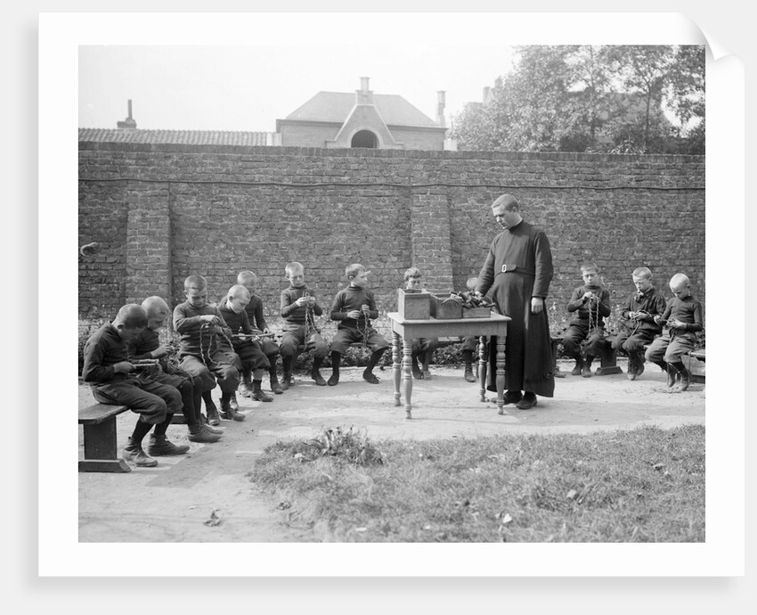 A Lesson in Rope-splicing and Knots by Andrew Pitcairn-Knowles