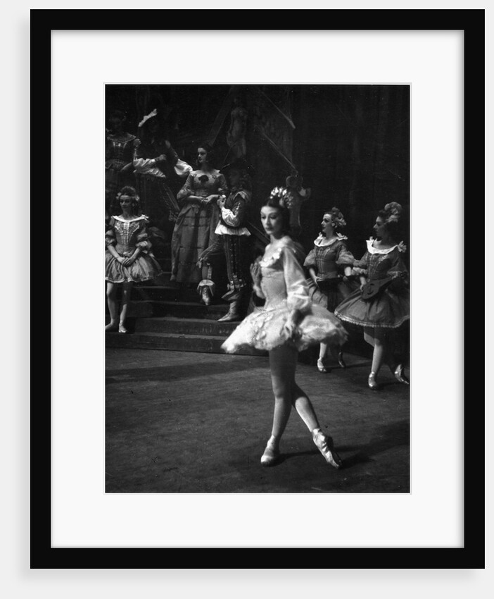Margot Fonteyn in Tchaikovsky 's The Sleeping Beauty at the Royal Opera House by Edward Mandinian