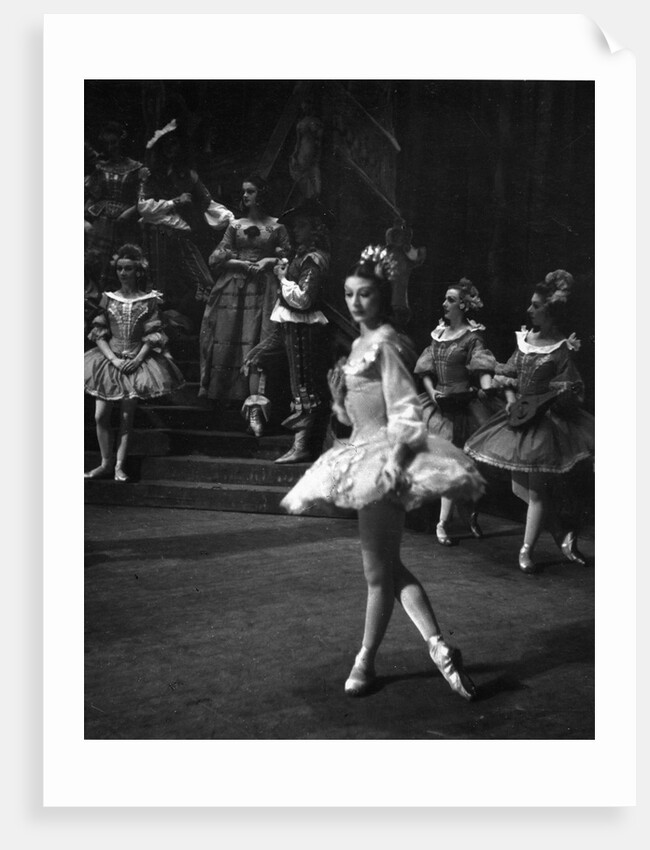 Margot Fonteyn in Tchaikovsky 's The Sleeping Beauty at the Royal Opera House by Edward Mandinian