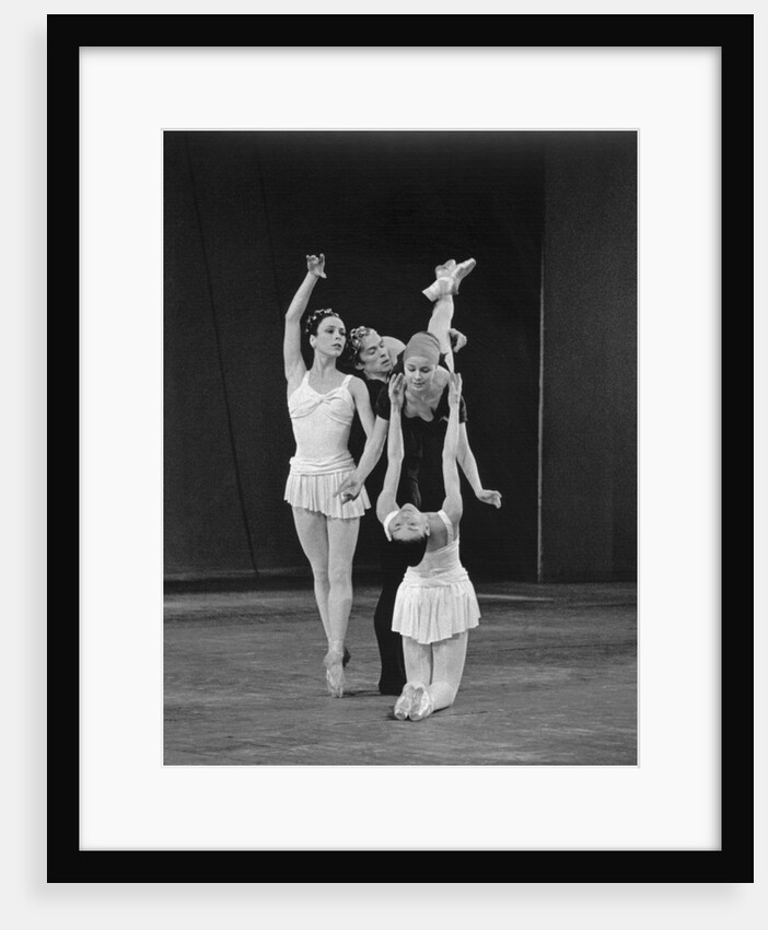 Rudolf Nureyev, Georgina Parkinson, Ann Jenner and Margot Fonteyn, in rehearsal for Symphonic Variations by Houston Rogers