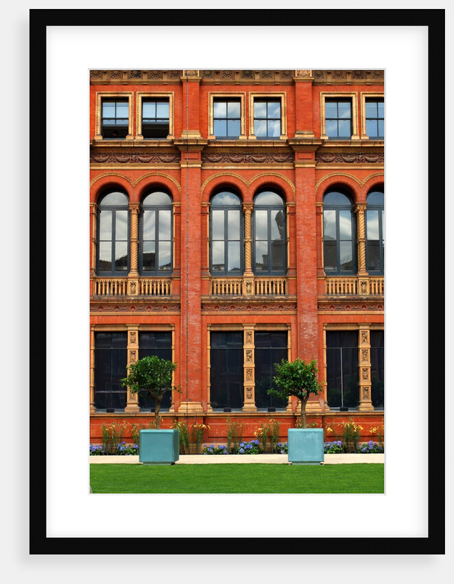 V&A Museum, John Madejski Garden, designed by Kim Wilkie by Stuart Cox