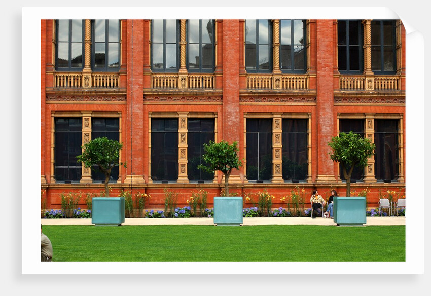 V&A Museum, John Madejski Garden, designed by Kim Wilkie by Stuart Cox