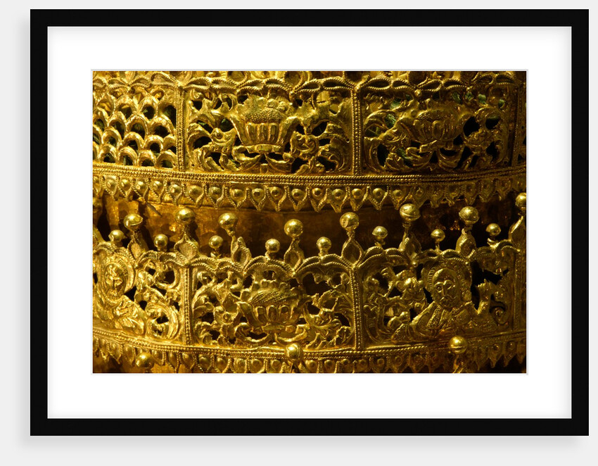 Crown with three distinct layers by Stuart Cox