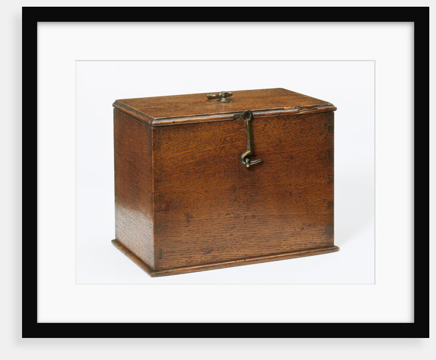 Tea caddy by Mary Skeet
