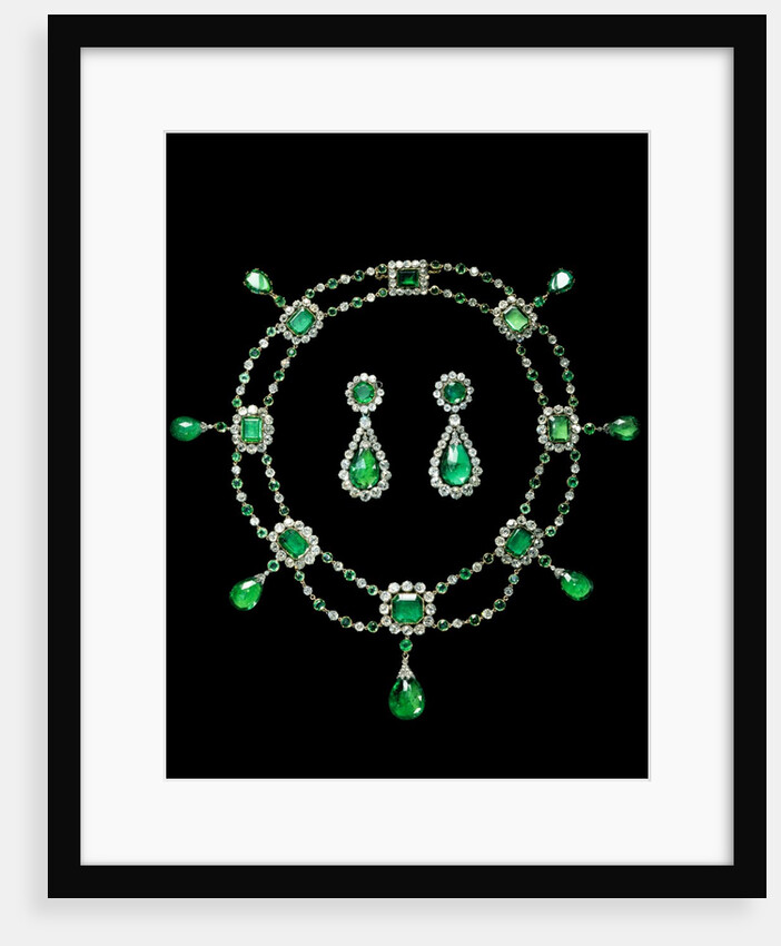 Necklace and earrings by Unknown