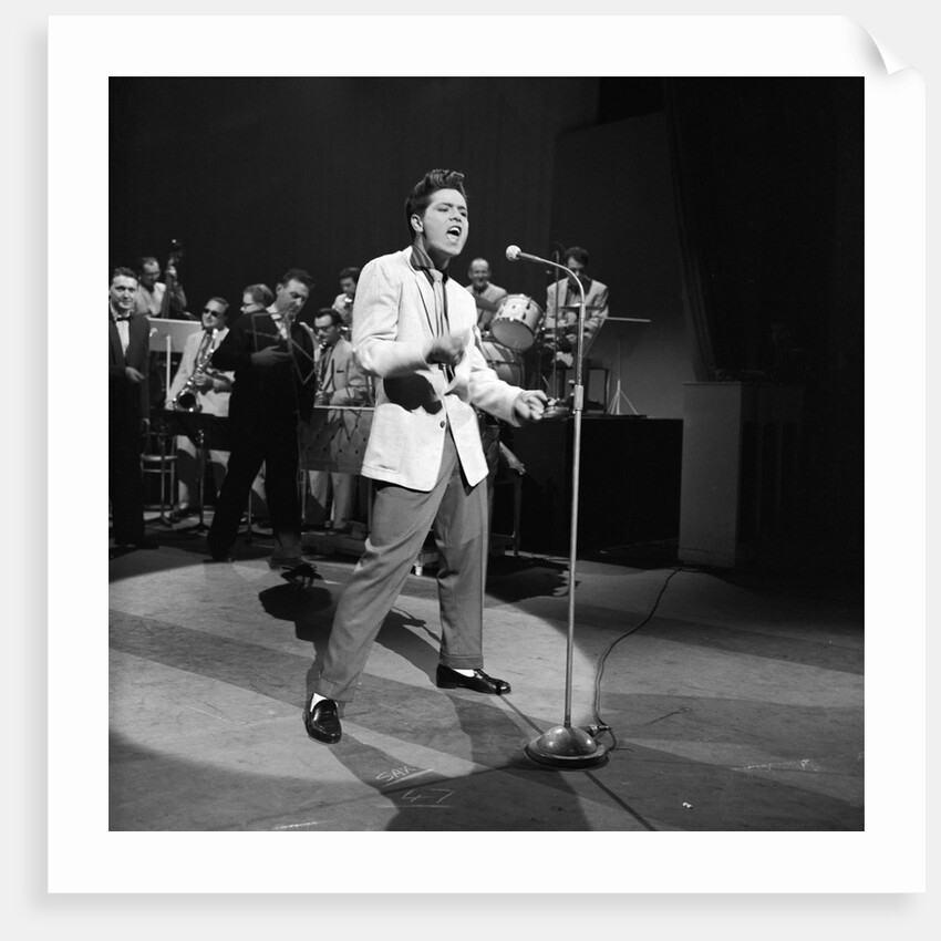 Cliff Richard performing by Harry Hammond
