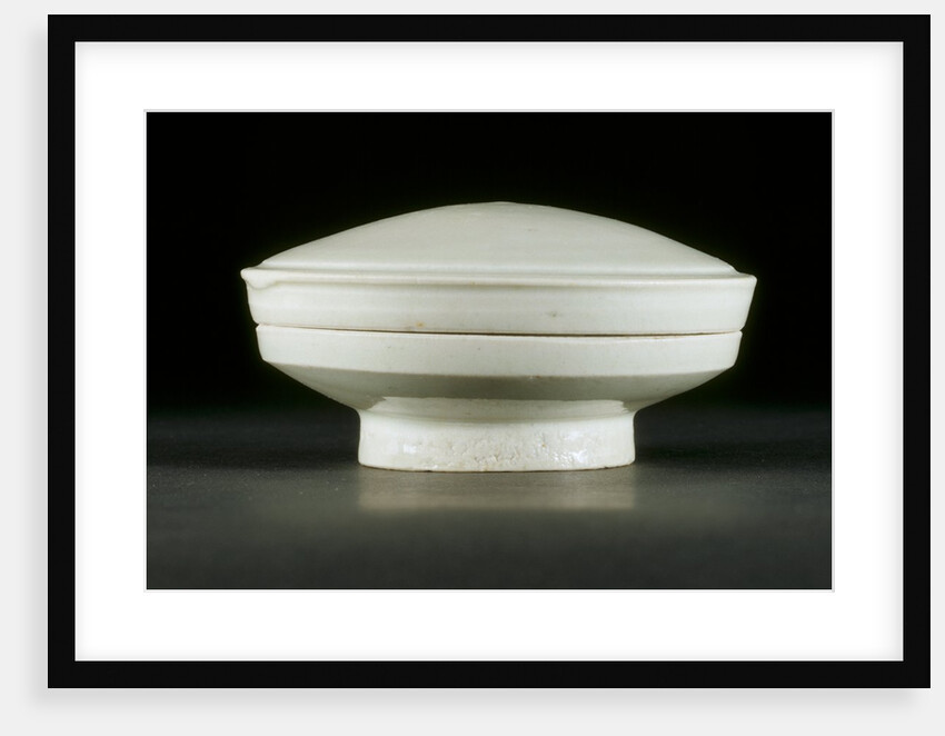 Cosmetic box with lid by Unknown