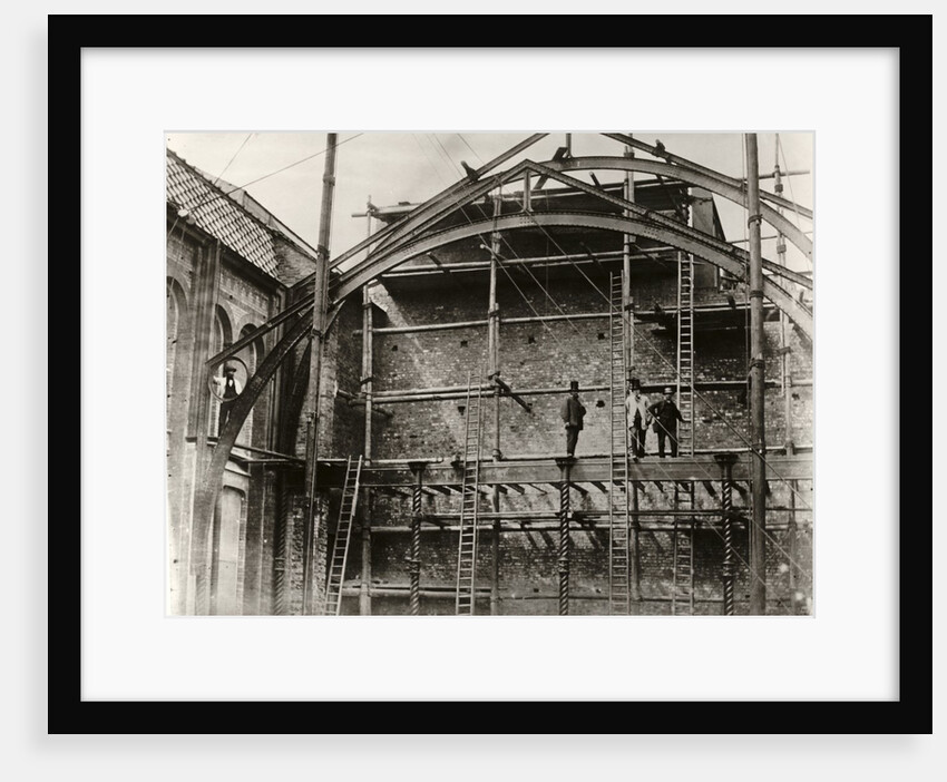 Building the South Court of the South Kensington Museum by Unknown