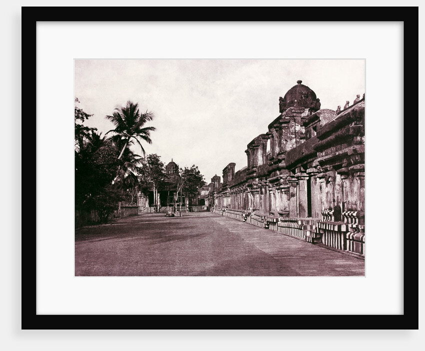 Arcade on the inner side of the wall surrounding the Great Pagoda by Captain Linnaeus Tripe