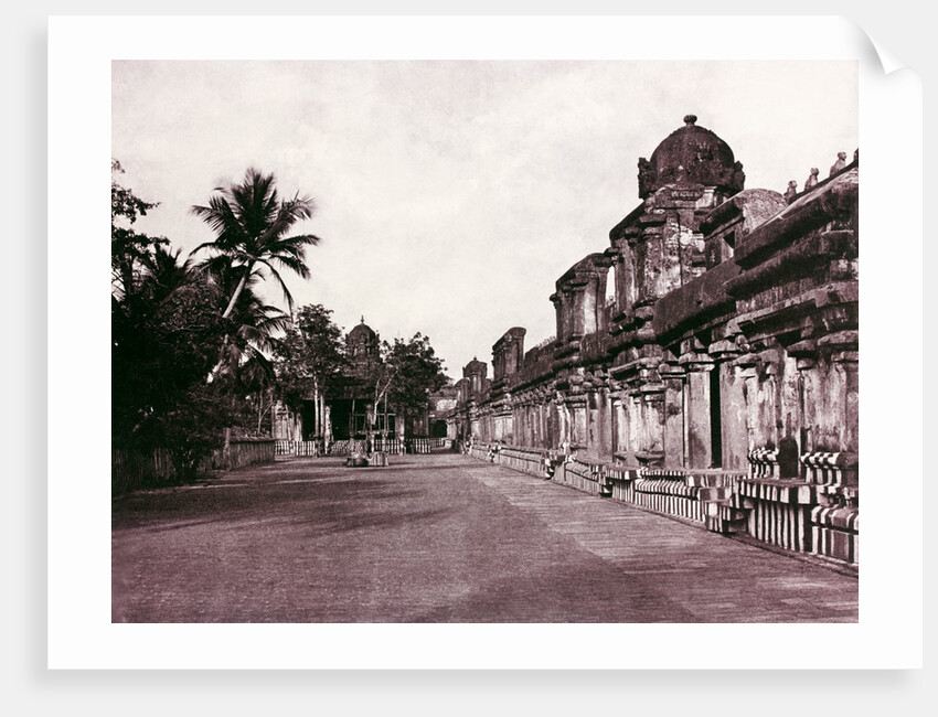 Arcade on the inner side of the wall surrounding the Great Pagoda by Captain Linnaeus Tripe